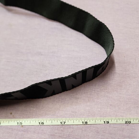 Victoria's Secret PINK limited-edition pineapple-themed insulated cooler bag - Picture 6 of 9